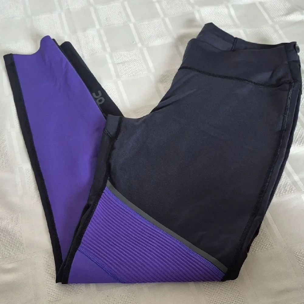 On Running Women's Black & Purple Tights Long - Picture 15 of 16